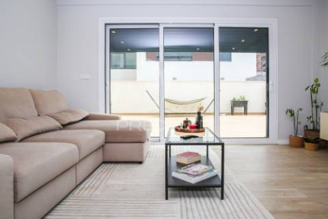 Apartamento t2 com terraço semi novo