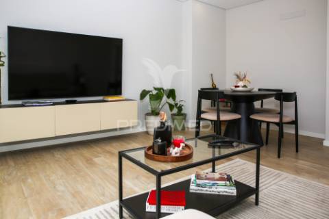 Apartamento t2 com terraço semi novo