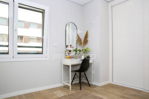 Apartamento t2 com terraço semi novo