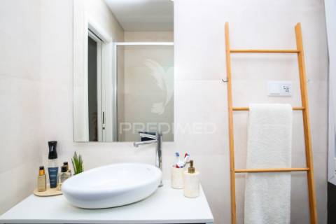 Apartamento t2 com terraço semi novo