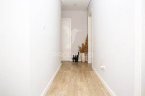 Apartamento t2 com terraço semi novo