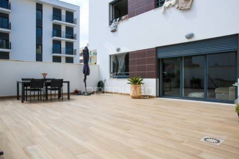 Apartamento t2 com terraço semi novo
