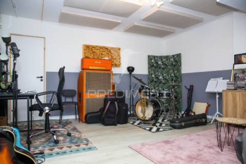 Apartamento t2 com terraço semi novo