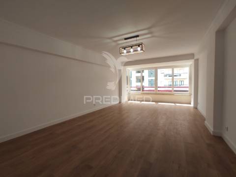 Apartamento t3 nas laranjeiras totalmente remodelado