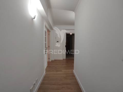 Apartamento t3 nas laranjeiras totalmente remodelado