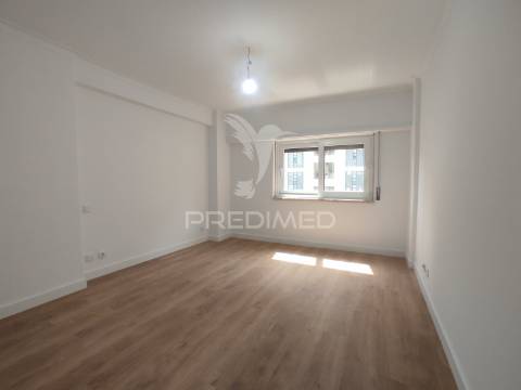 Apartamento t3 nas laranjeiras totalmente remodelado