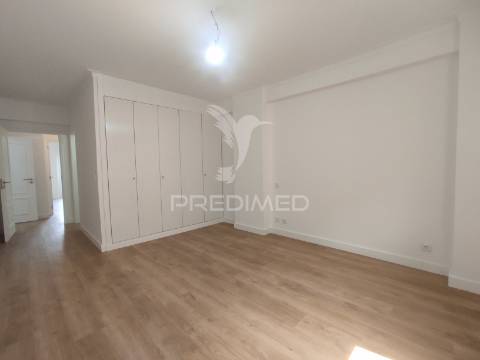 Apartamento t3 nas laranjeiras totalmente remodelado