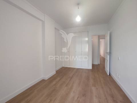 Apartamento t3 nas laranjeiras totalmente remodelado