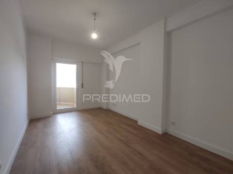 Apartamento t3 nas laranjeiras totalmente remodelado