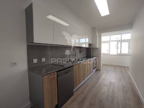 Apartamento t3 nas laranjeiras totalmente remodelado