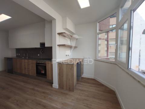 Apartamento t3 nas laranjeiras totalmente remodelado
