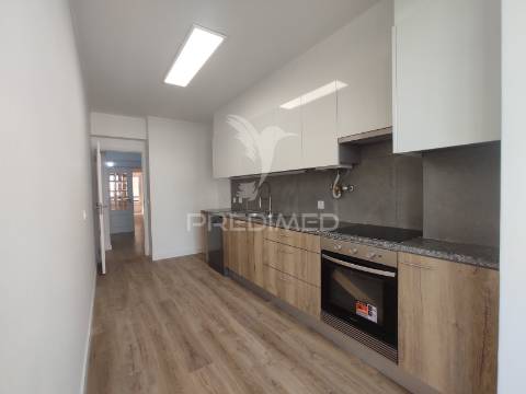 Apartamento t3 nas laranjeiras totalmente remodelado