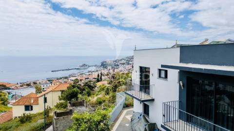 Moradia com vista mar deslumbrante sobre a baía do funchal | piscina | anexo com churrasqueira