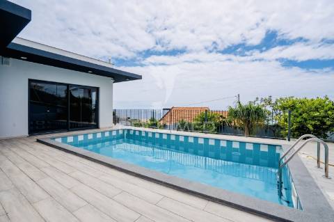 Moradia com vista mar deslumbrante sobre a baía do funchal | piscina | anexo com churrasqueira
