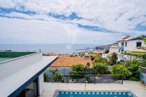 Moradia com vista mar deslumbrante sobre a baía do funchal | piscina | anexo com churrasqueira
