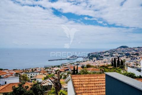 Moradia com vista mar deslumbrante sobre a baía do funchal | piscina | anexo com churrasqueira
