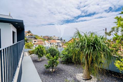 Moradia com vista mar deslumbrante sobre a baía do funchal | piscina | anexo com churrasqueira