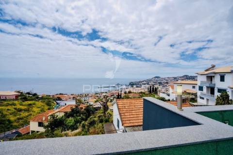 Moradia com vista mar deslumbrante sobre a baía do funchal | piscina | anexo com churrasqueira