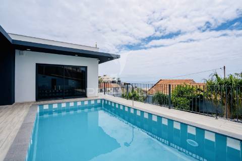 Moradia com vista mar deslumbrante sobre a baía do funchal | piscina | anexo com churrasqueira