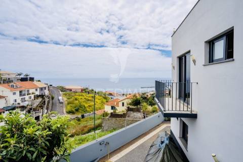 Moradia com vista mar deslumbrante sobre a baía do funchal | piscina | anexo com churrasqueira