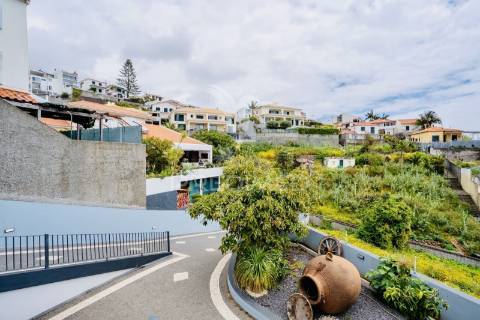 Moradia com vista mar deslumbrante sobre a baía do funchal | piscina | anexo com churrasqueira