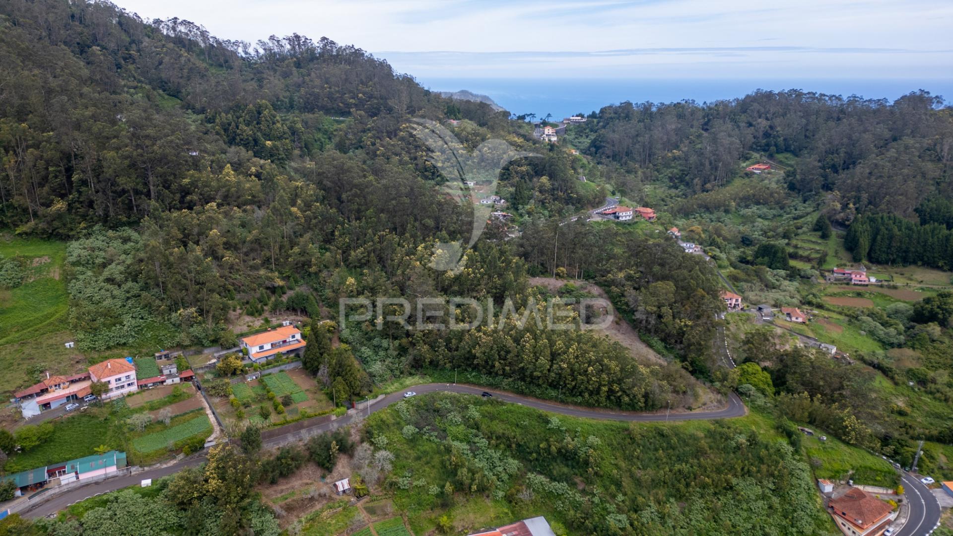 Terreno com potencial de construção em ambiente natural único – santo antónio da serra, ilha madeira