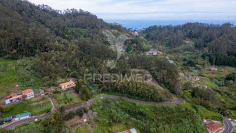 Terreno com potencial de construção em ambiente natural único – santo antónio da serra, ilha madeira