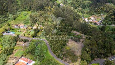 Terreno com potencial de construção em ambiente natural único – santo antónio da serra, ilha madeira