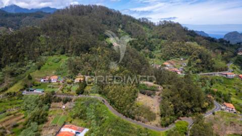 Terreno com potencial de construção em ambiente natural único – santo antónio da serra, ilha madeira