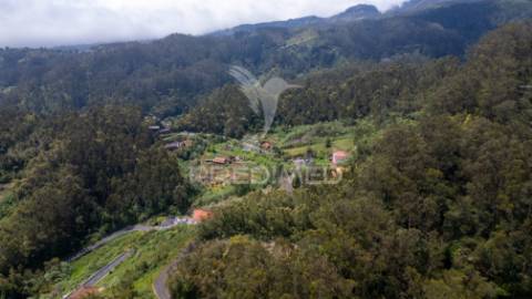 Terreno com potencial de construção em ambiente natural único – santo antónio da serra, ilha madeira