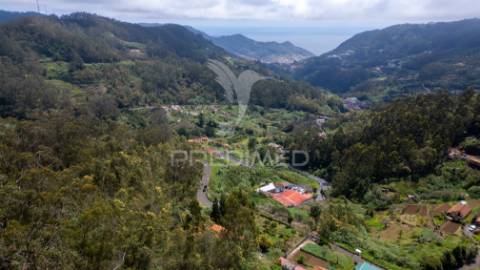 Terreno com potencial de construção em ambiente natural único – santo antónio da serra, ilha madeira