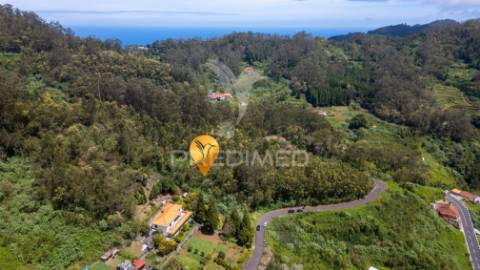 Terreno com potencial de construção em ambiente natural único – santo antónio da serra, ilha madeira