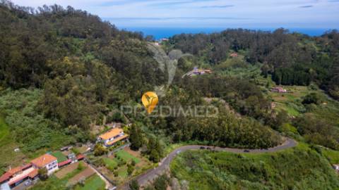 Terreno com potencial de construção em ambiente natural único – santo antónio da serra, ilha madeira