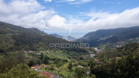 Terreno com potencial de construção em ambiente natural único – santo antónio da serra, ilha madeira