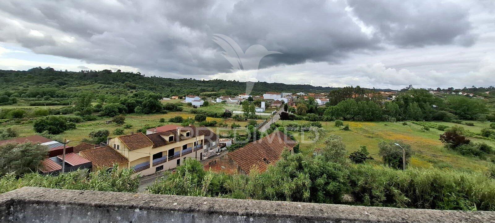 Terreno rústico urbanizável com moradia t3, arneiro das milhariças.