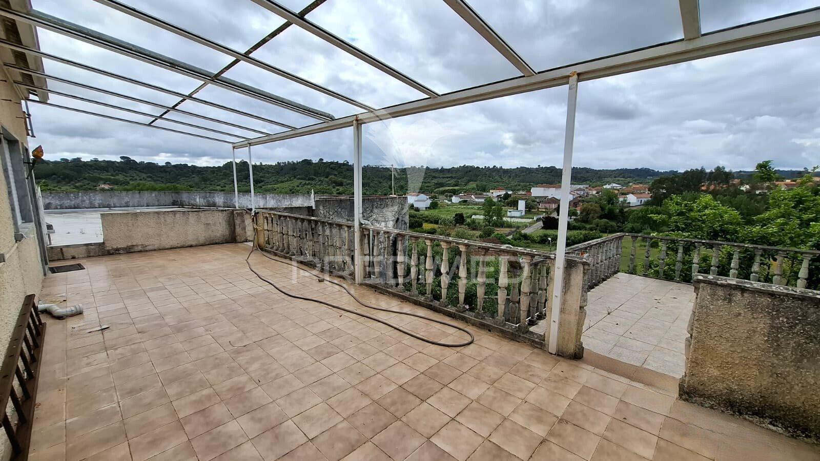 Terreno rústico urbanizável com moradia t3, arneiro das milhariças.