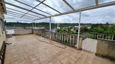 Terreno rústico urbanizável com moradia t3, arneiro das milhariças.