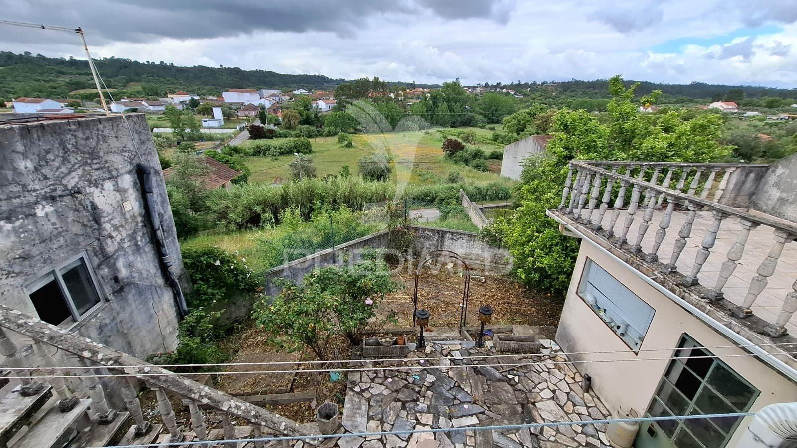 Terreno rústico urbanizável com moradia t3, arneiro das milhariças.