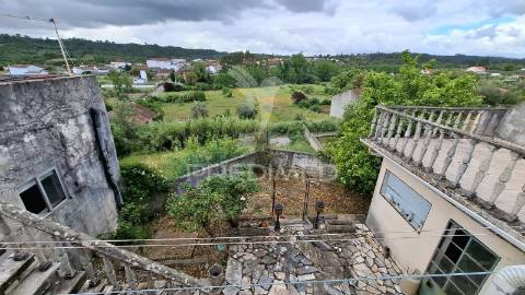 Terreno rústico urbanizável com moradia t3, arneiro das milhariças.