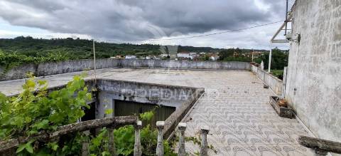 Terreno rústico urbanizável com moradia t3, arneiro das milhariças.