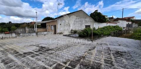Terreno rústico urbanizável com moradia t3, arneiro das milhariças.