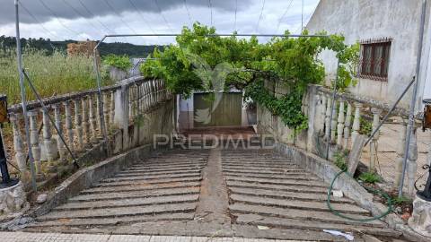 Terreno rústico urbanizável com moradia t3, arneiro das milhariças.