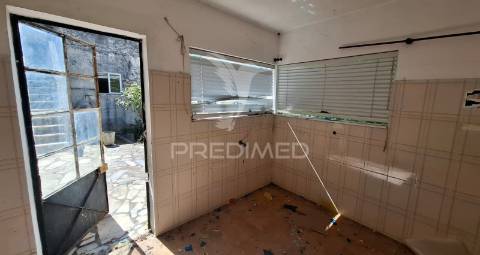 Moradia t2+1,garagem,anexos,arneiro das milhariças, santarém