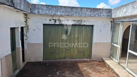 Moradia t2+1,garagem,anexos,arneiro das milhariças, santarém