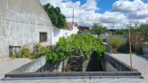 Moradia t2+1,garagem,anexos,arneiro das milhariças, santarém