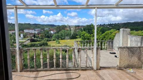 Moradia t2+1,garagem,anexos,arneiro das milhariças, santarém