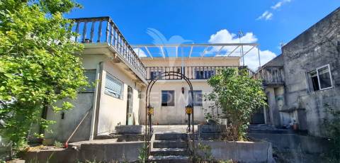 Moradia t2+1,garagem,anexos,arneiro das milhariças, santarém