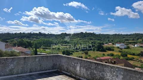 Moradia t2+1,garagem,anexos,arneiro das milhariças, santarém
