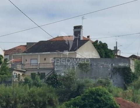 Moradia t2+1,garagem,anexos,arneiro das milhariças, santarém