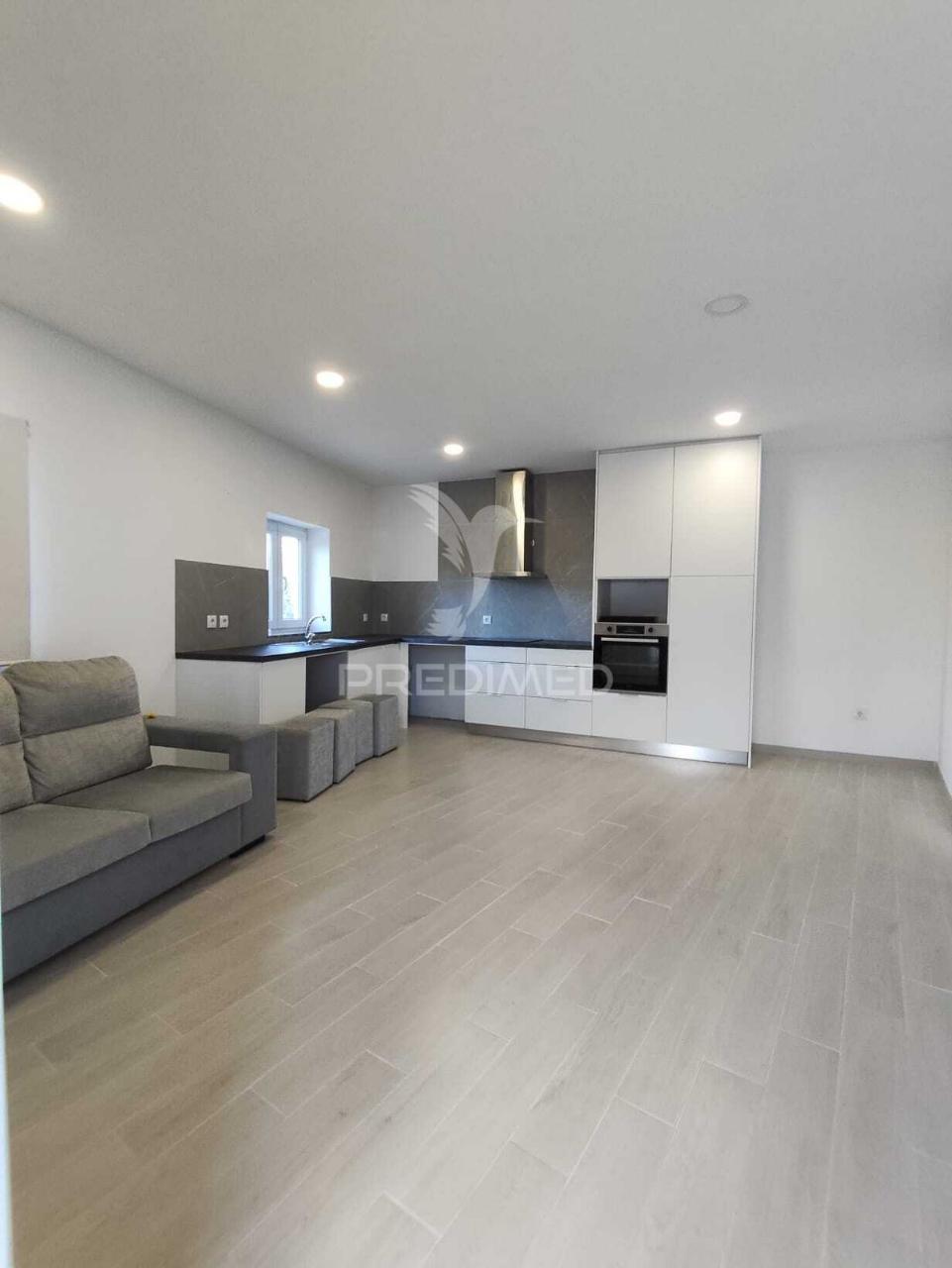 Moradia t1 remodelada com todas as despesas incluídas.